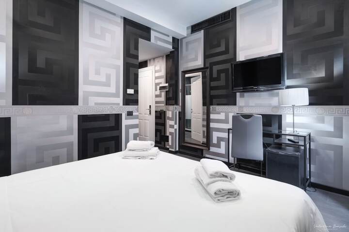 Room 7 of 27