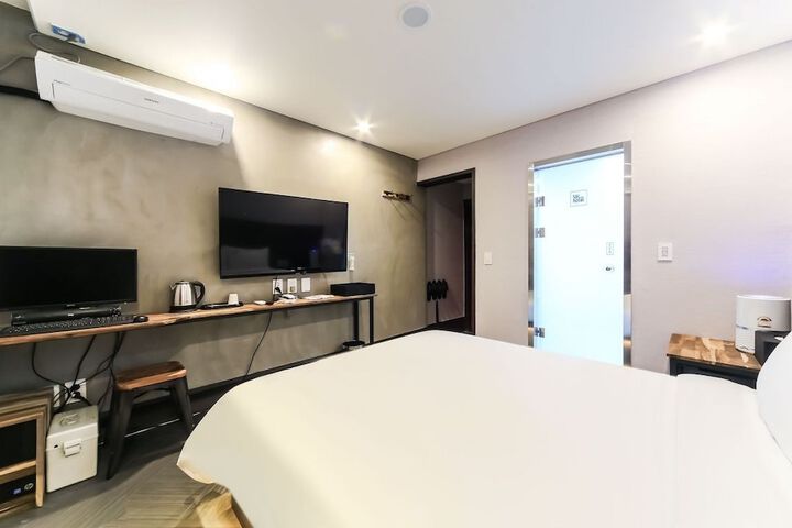 Room 12 of 40