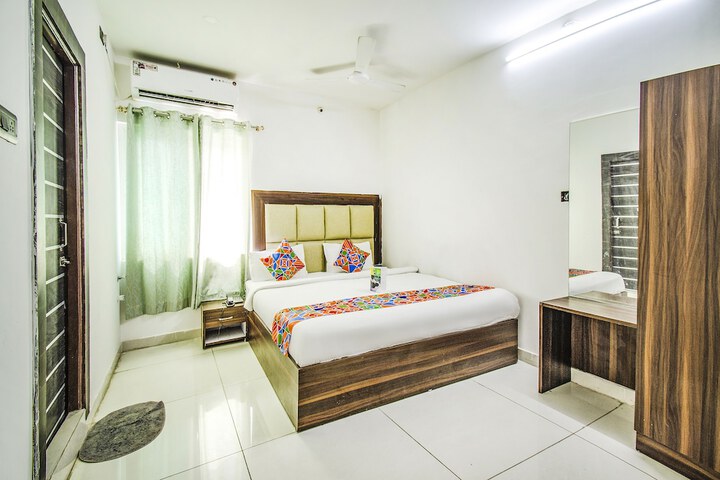 Room 5 of 12