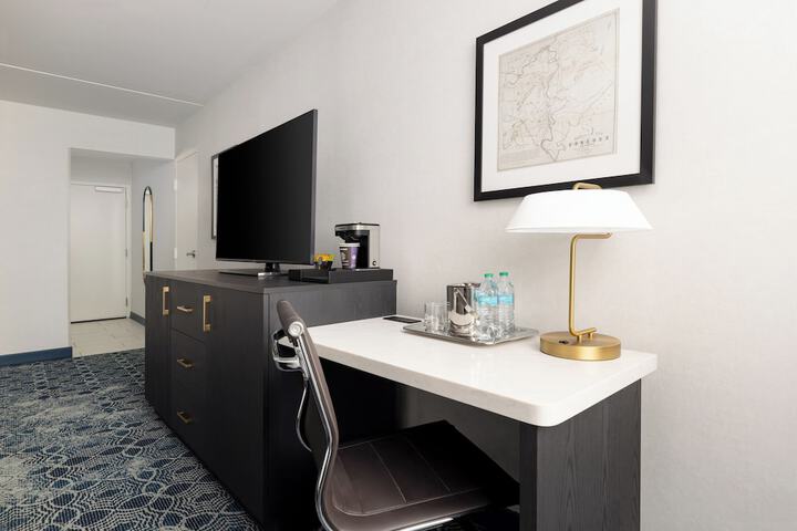 Room 9 of 21