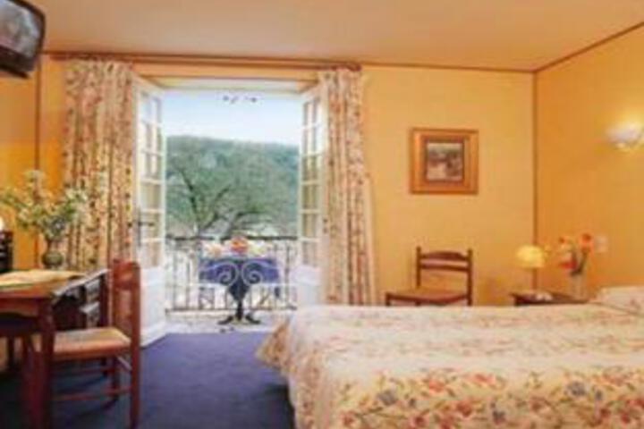 Room 2 of 5
