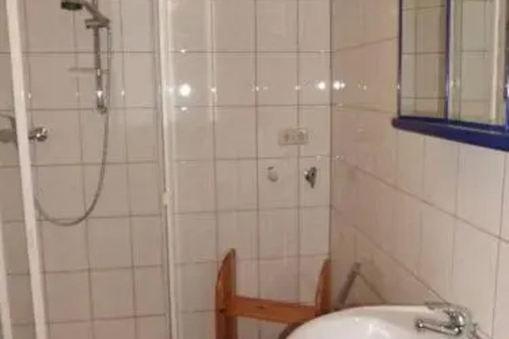 Room 7 of 10