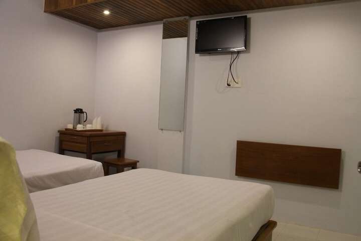 Room 8 of 39
