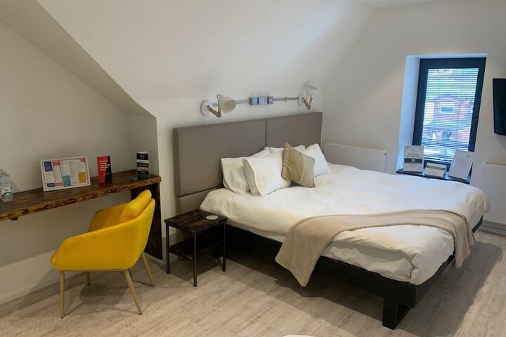 Room 16 of 35