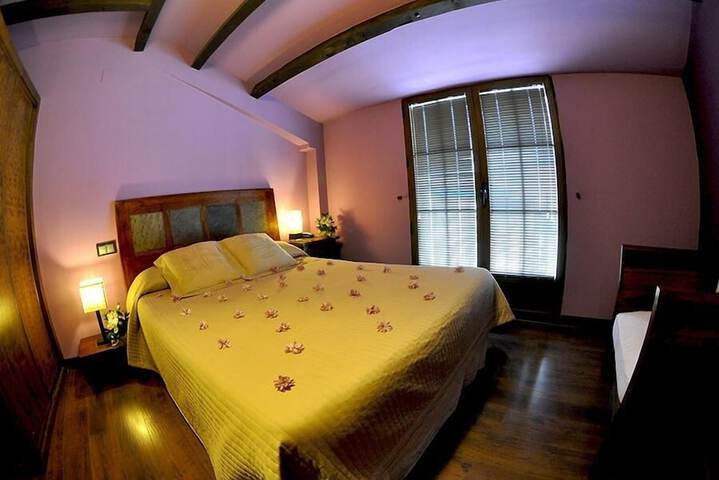 Room 8 of 25