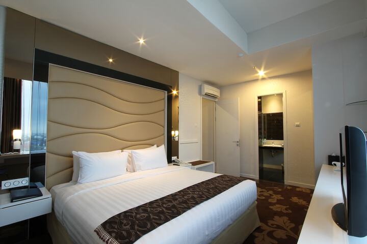 Room 12 of 38