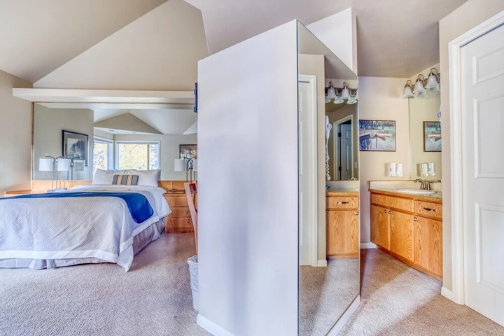 Room 4 of 17