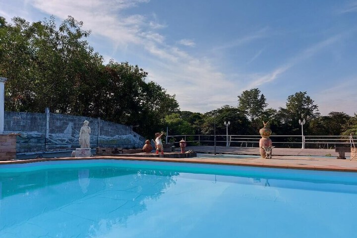 Pool 49 of 308