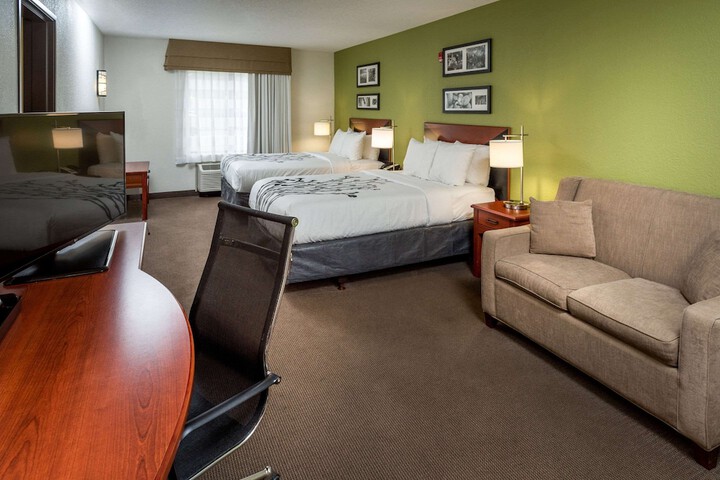 Standard Room, King or Two Doubles (2 of 8)