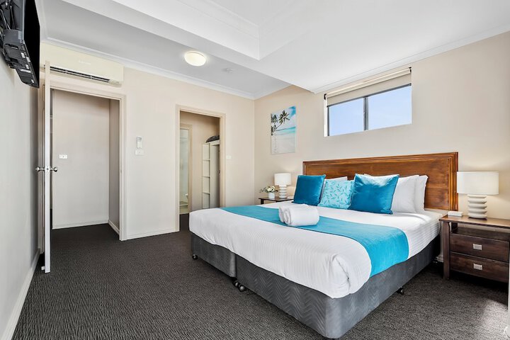 Room 4 of 90