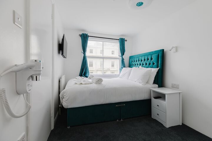 Room 17 of 122