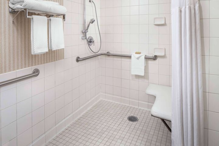 Double Accessible King Size Bed (7 of 8)