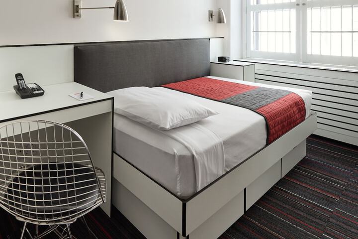 Double or Twin Bunk Bed with Shared Bathroom (2 of 8)