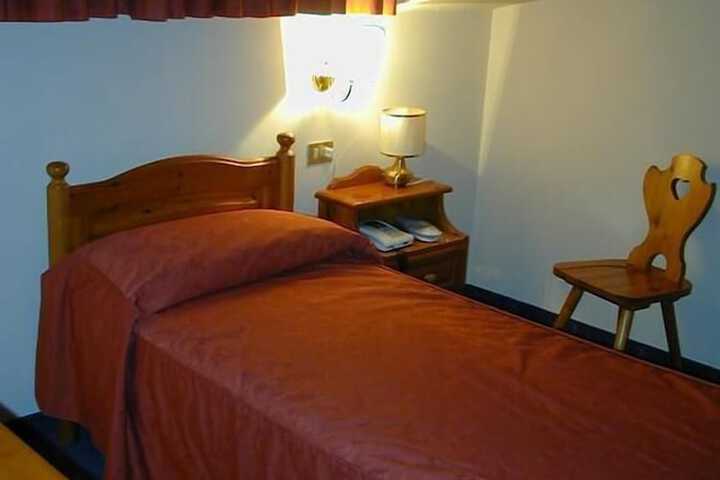 Room 8 of 50