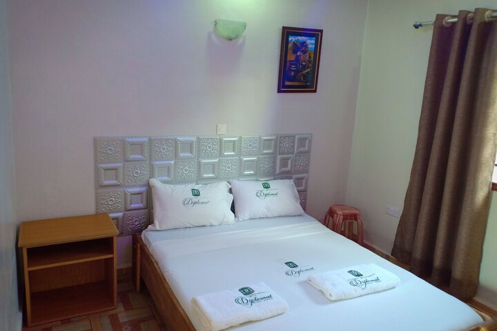 Room 8 of 34