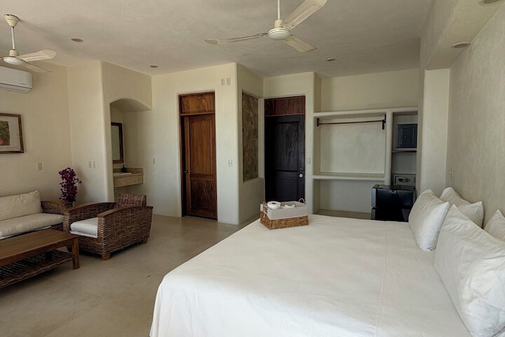 Room 4 of 119
