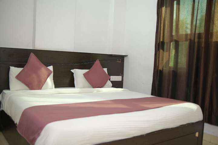Room 7 of 32