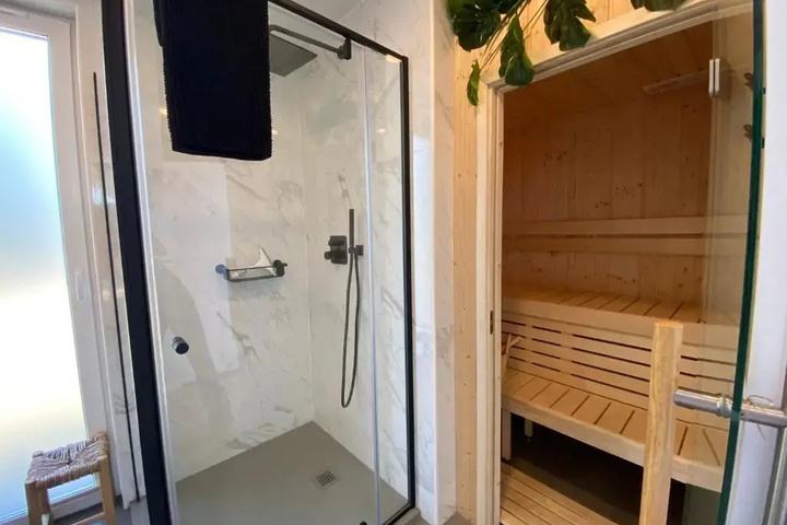 Room 3 of 20
