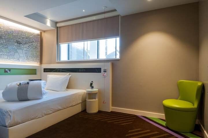 Room 7 of 15