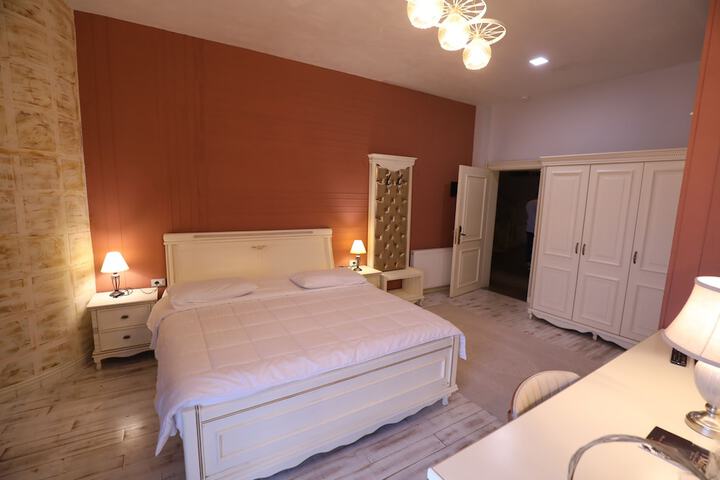 Room 40 of 86