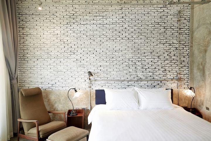 Room 8 of 49