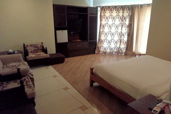Room 8 of 61