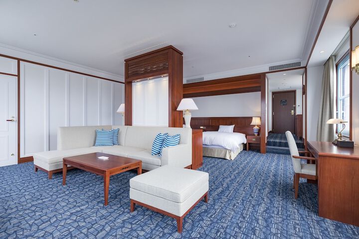 Room 6 of 175