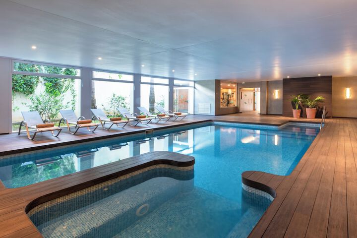 Hotel Pool