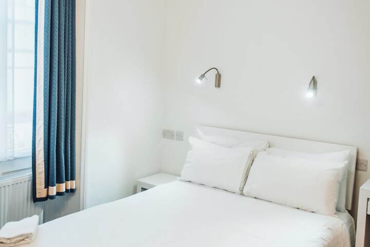 Room 28 of 52