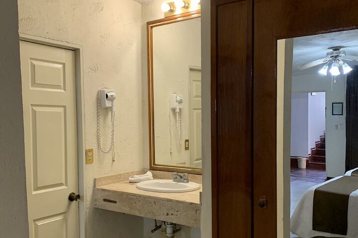 Room 25 of 65