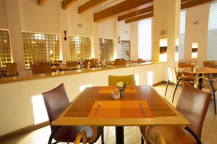 Dining 79 of 102