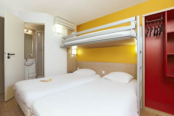 Room 6 of 44