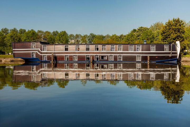 Exterior of Boat Hotel De Barge