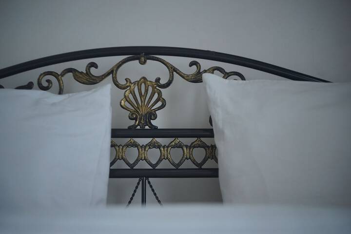 Room 5 of 32