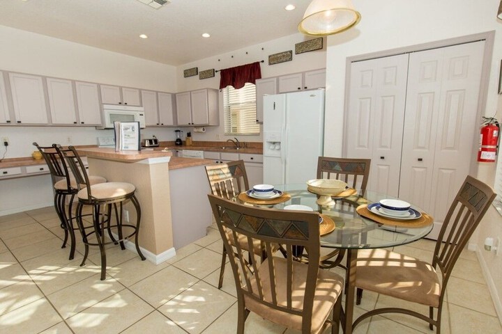 Six bedroom Gleneagles Villa #353 in Davenport, FL