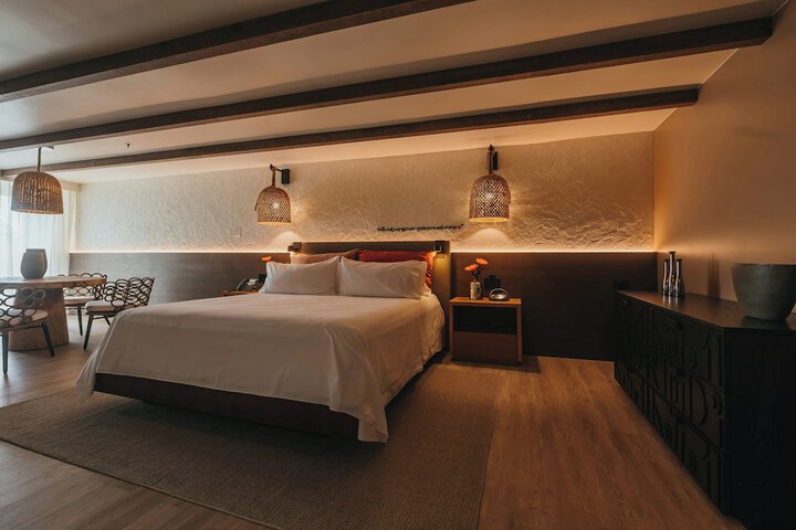 Room 37 of 165