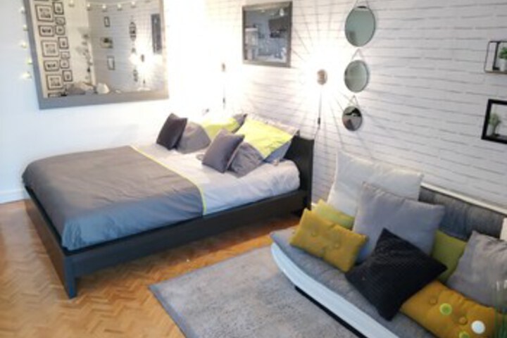Room 27 of 36