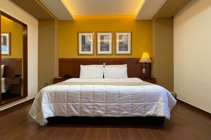 Room 13 of 21