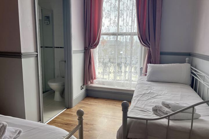 Room 26 of 263