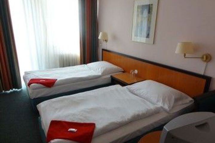 Room 4 of 11