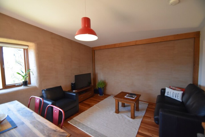 Room 6 of 12