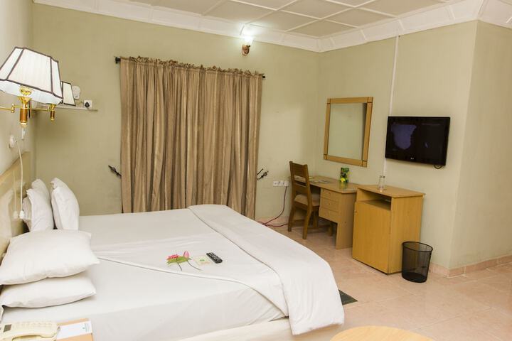 Room 4 of 51