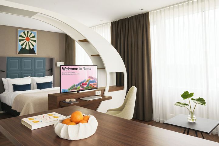 Room 4 of 43