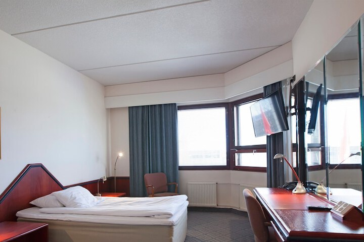 Room 4 of 49