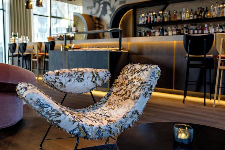 Lounge 13 of 28