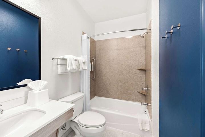 2 Queen Beds Accessible (6 of 11)