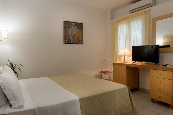 Room 13 of 79