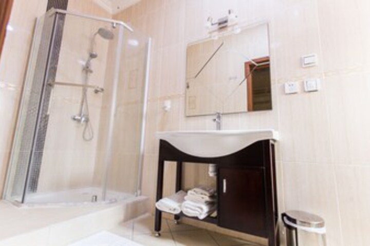 Room 2 of 25