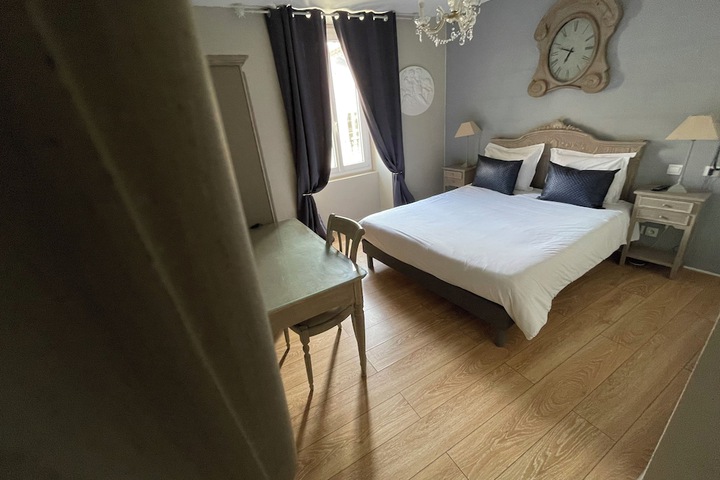 Room 10 of 40