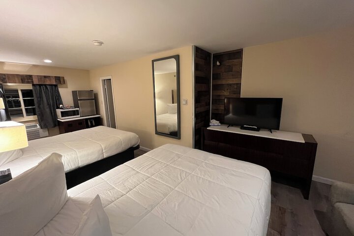 2 Double Beds (4 of 15)